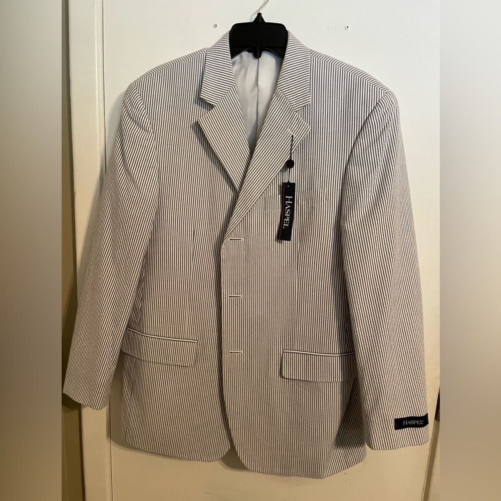 Haspel lightweight men’s jacket. White and bluish grey pinstripes. Size 40R